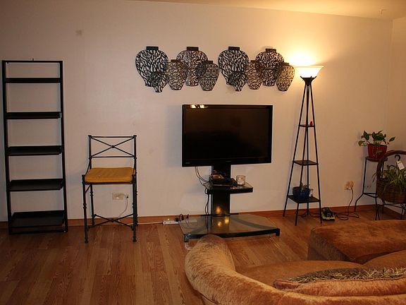 5th image of 301 E Birch Dr