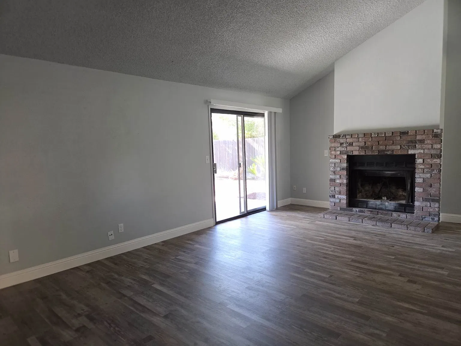 3 bed, 1465 sqft, $2,250 — Photo 2