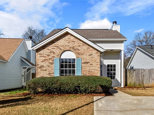 2828 Robinwood Ln, Northport, AL 35476