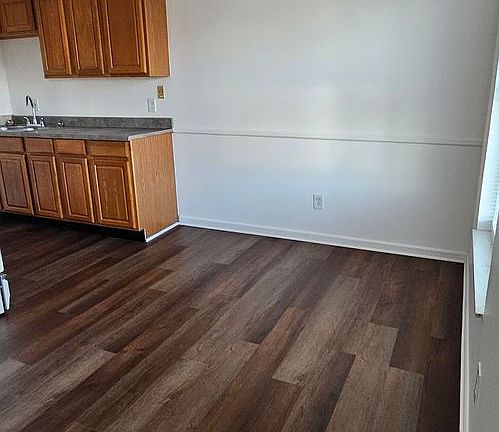 4th image of 9715 Hudson Ln APT 4