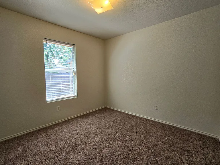3303 Driftwood Dr — Photo 15