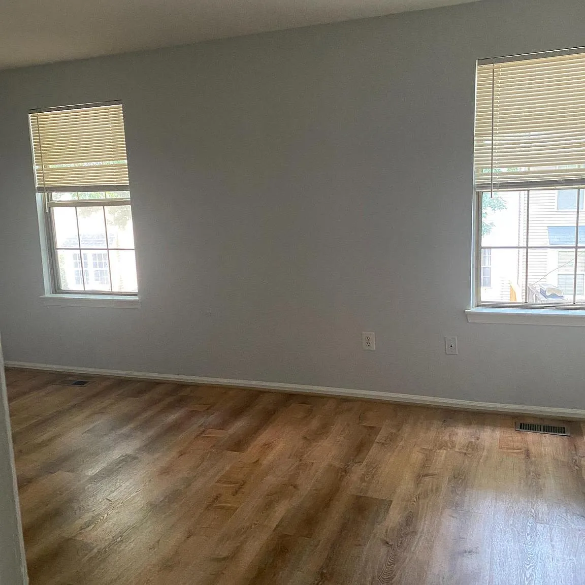 5 bed, 3.5 bath, 1902 sqft, $2,500 — Photo 4