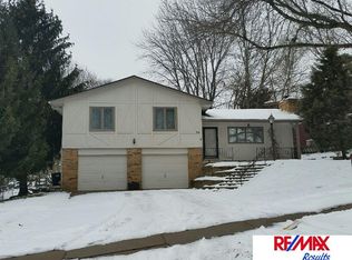 704 Sherman Dr, Bellevue, NE 68005
