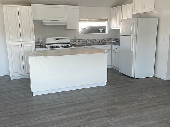 2nd image of 876 Roadrunner Dr