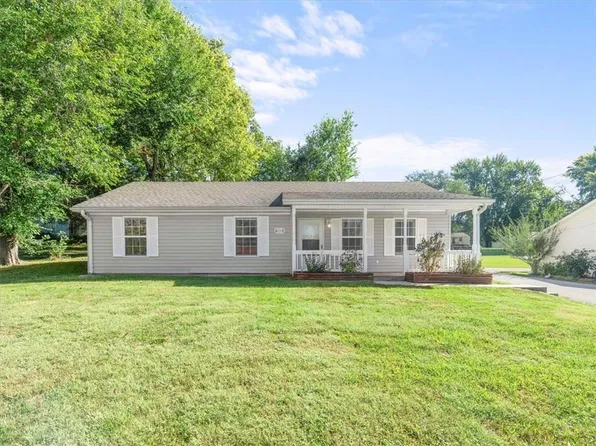 405 S 6th St, Savannah, MO 64485