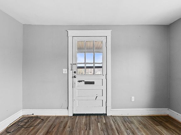 5th image of 1805 Early St
