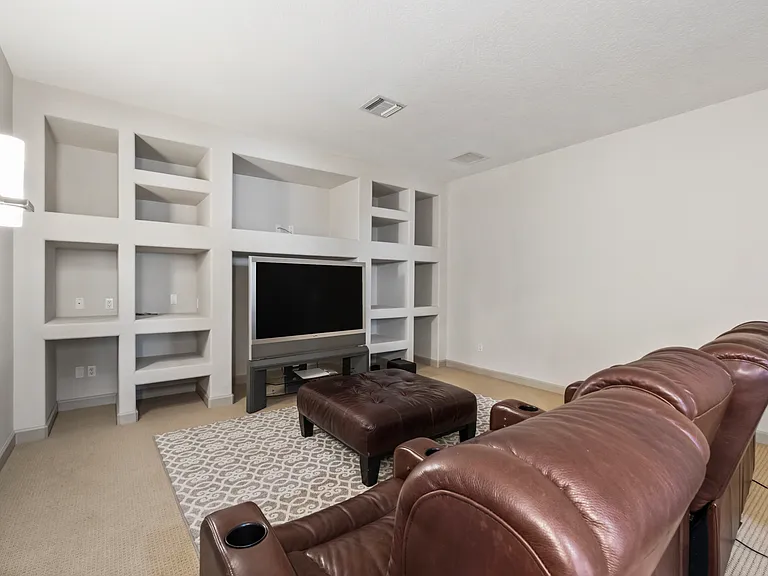7926 Versilia Dr — Photo 35