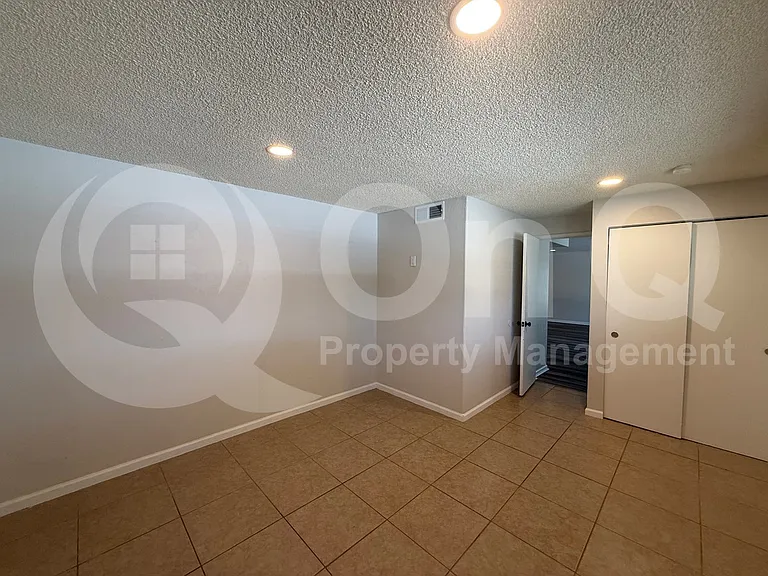8601 E Calle Bolivar — Photo 22