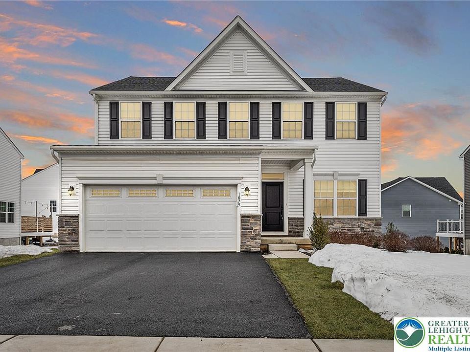 1st image of 1079 Woodmont Ln