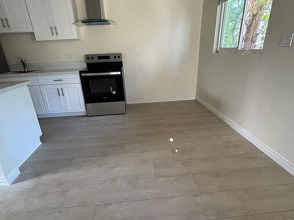 5th image of 109 N Marguerita Ave #A