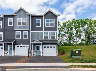 178 Highpoint Park Dr, Pleasant Gap, PA 16823