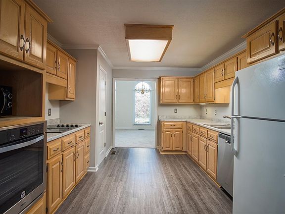 5th image of 249 Chapel Creek Dr