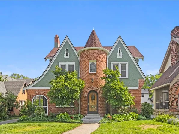 621 E Gregory Blvd, Kansas City, MO 64131