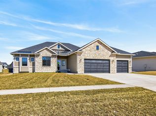 135 NW Alderleaf Dr, Waukee, IA 50263