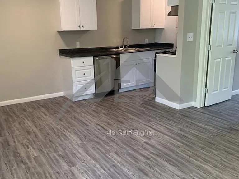 207 E Hurd St #3 — Photo 4