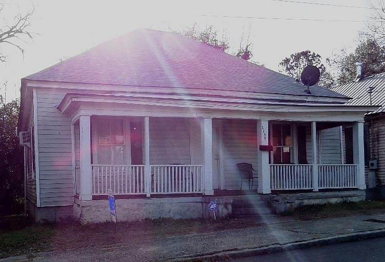2nd image of 2158 3rd Ave