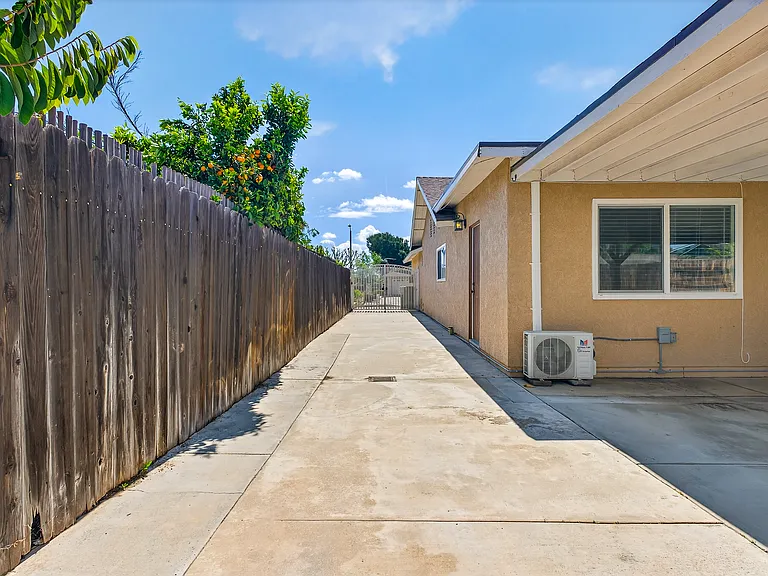 2051 Sycamore Ct — Photo 30