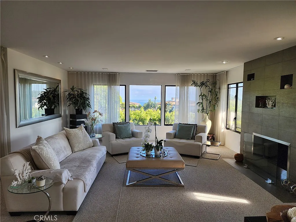 3 bed, 2.5 bath, 2254 sqft, $9,450 — Photo 2