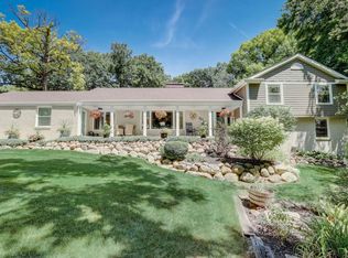 W274N1144 Rolling Ridge Dr, Waukesha, WI 53188