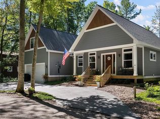 911 Dans Dr, Traverse City, MI 49685