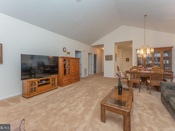 5th image of 10 Wren Ln