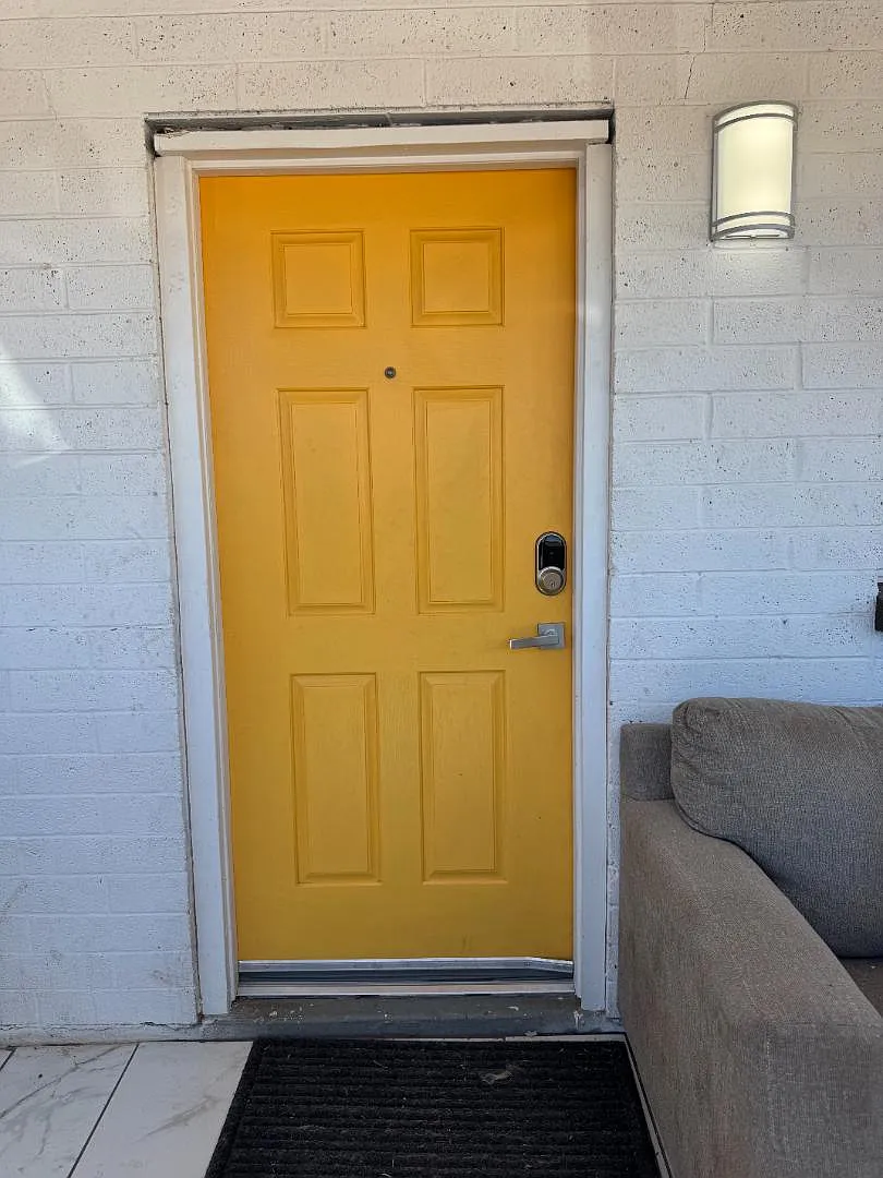 1845 E Monroe St - Room 1 — Photo 4