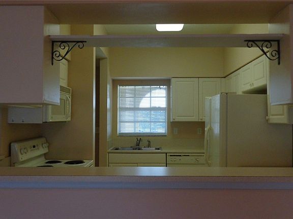 4th image of 950 Hancock Creek South Blvd #422