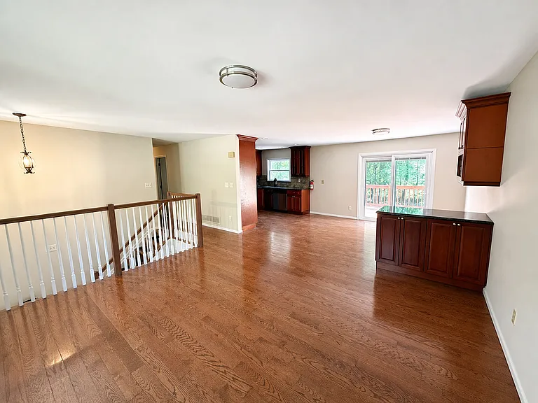 10 Cambridge Dr — Photo 4