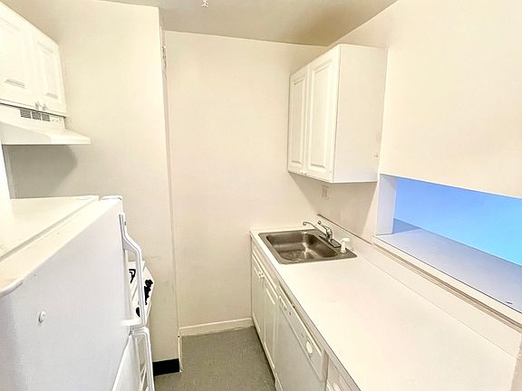 5th image of 315 W 55th St APT 5E