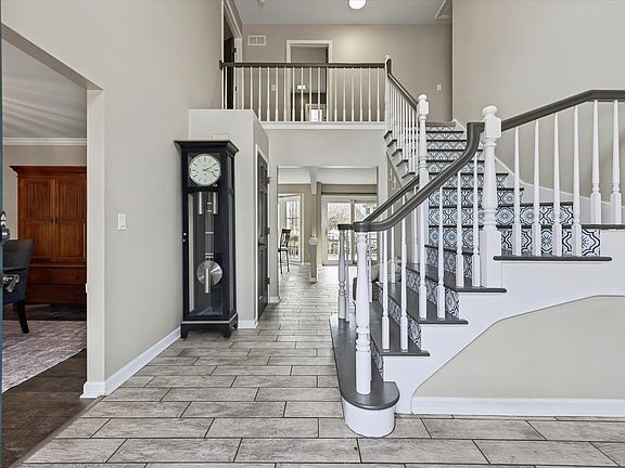 3rd image of 570 Riva Ct