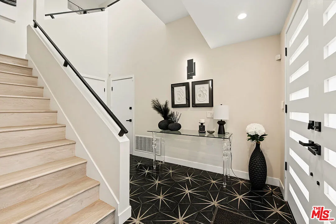 4 bed, 3.5 bath, 3438 sqft, $10,500 — Photo 2