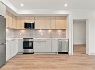 1529 Oxford St #409, North Vancouver, BC V7J 1E5