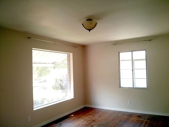4th image of 2518 S Park St