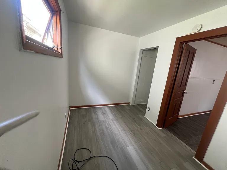217 Cable St — Photo 8