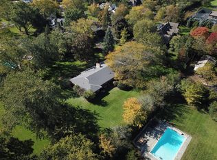 8 Rolling Ridge Rd, Northfield, IL 60093