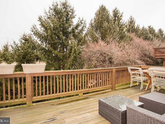 4th image of 601 Driftwood Ln