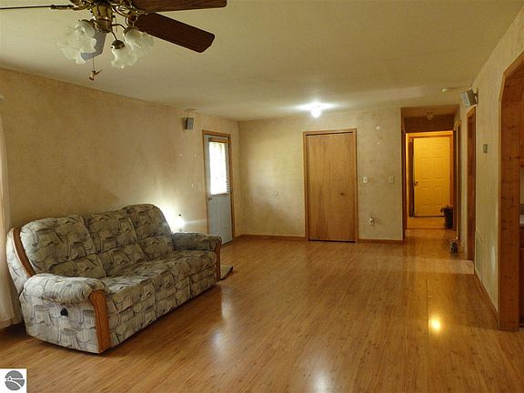 3rd image of 901 N St W
