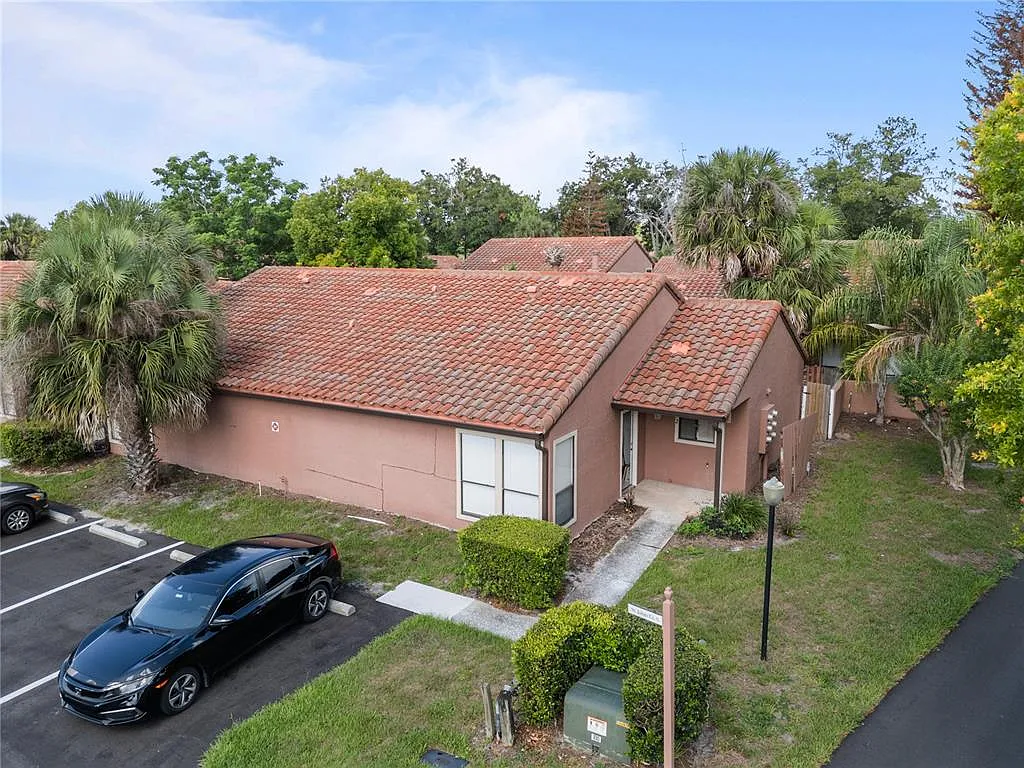 2 bed, 2.0 bath, 1037 sqft, $1,800 — Photo 2
