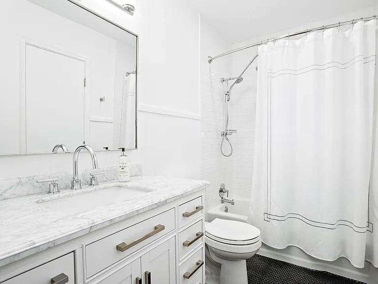 352 Cherokee Ave SE #4 — Photo 6