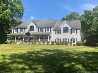 5 Bridle Path Trl, Newtown, CT 06470