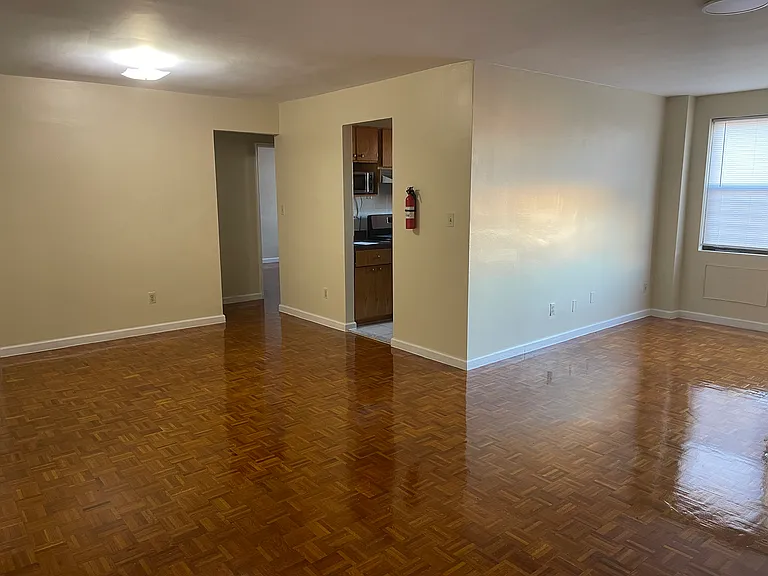 18 Robson Pl #641 — Photo 4
