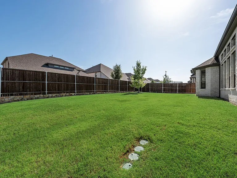 211 Coyote Creek Dr — Photo 30