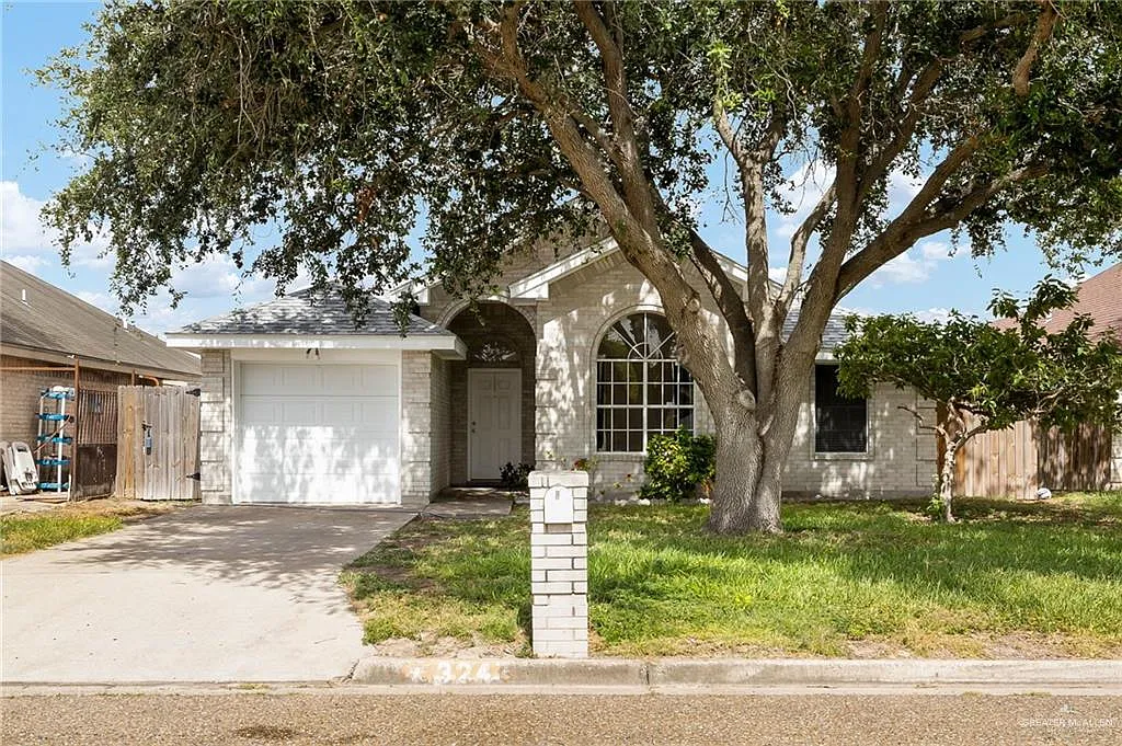 3 bed, 2.0 bath, 1183 sqft, $1,400 — Photo 1