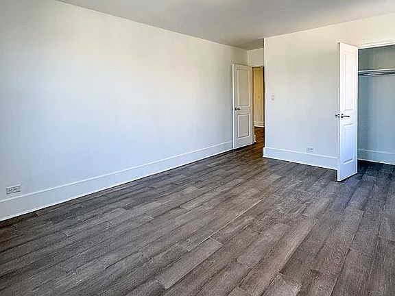 4th image of 2420 Morris Ave #6AA
