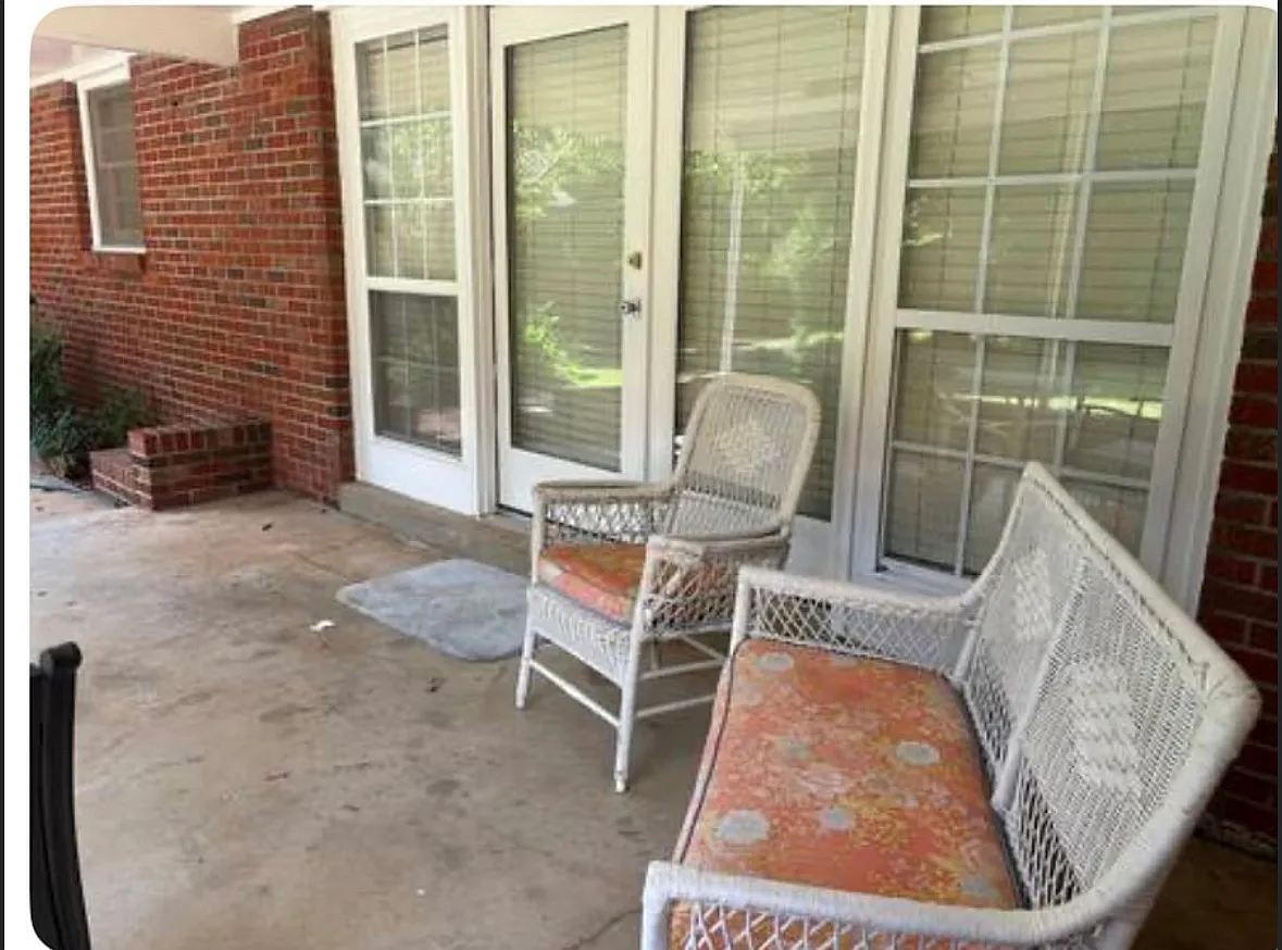 3 bed, $2,400 — Photo 4