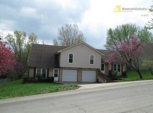 211 Lakeland Dr, Smithville, MO 64089