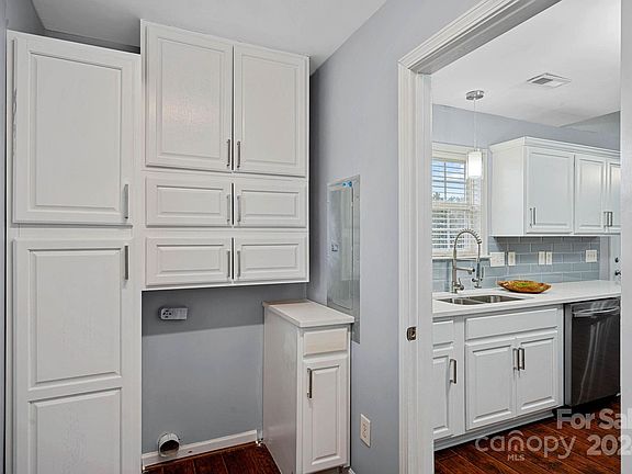 5th image of 2090 Mallard Creek Dr