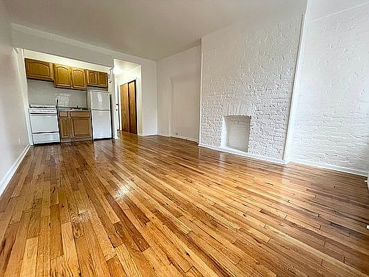 3rd image of 237 E 59th St #4C