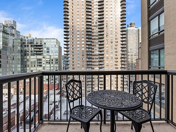 4th image of 171 E 80th St #12E