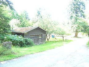 2nd image of 32 Rookery Rd